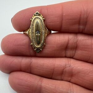 Avon Kensington Ring size 7 Gold tone